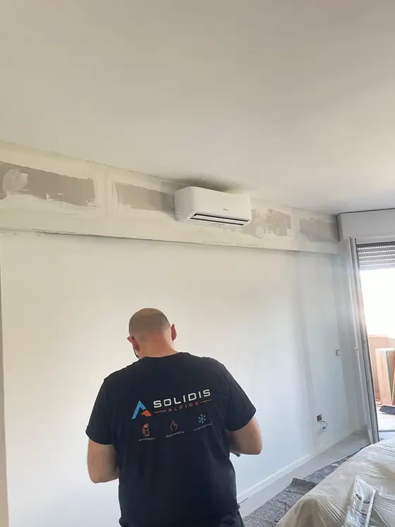 Tecnico e split a parete