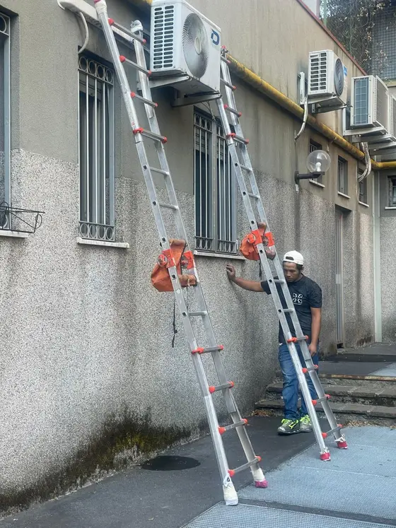 Scala su facciata condominiale
